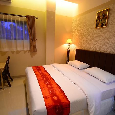 Queen City Hotel Banjarmasin Banjarmasin  Εξωτερικό φωτογραφία