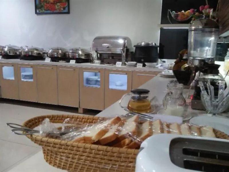 Queen City Hotel Banjarmasin Banjarmasin  Εξωτερικό φωτογραφία