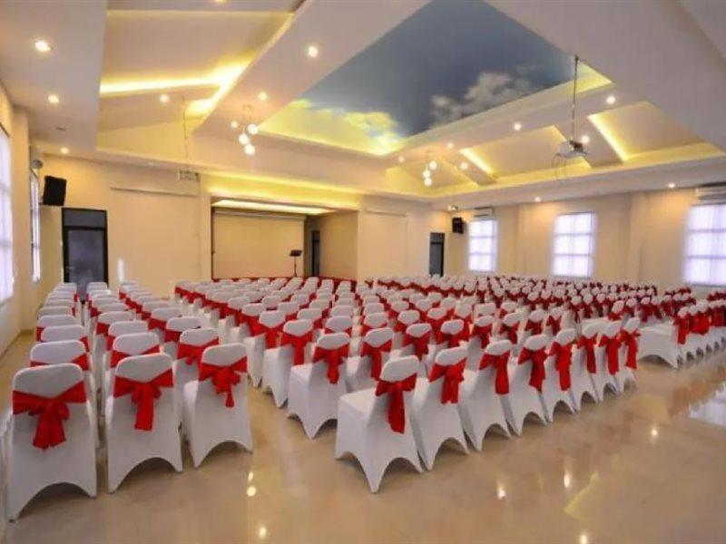 Queen City Hotel Banjarmasin Banjarmasin  Εξωτερικό φωτογραφία