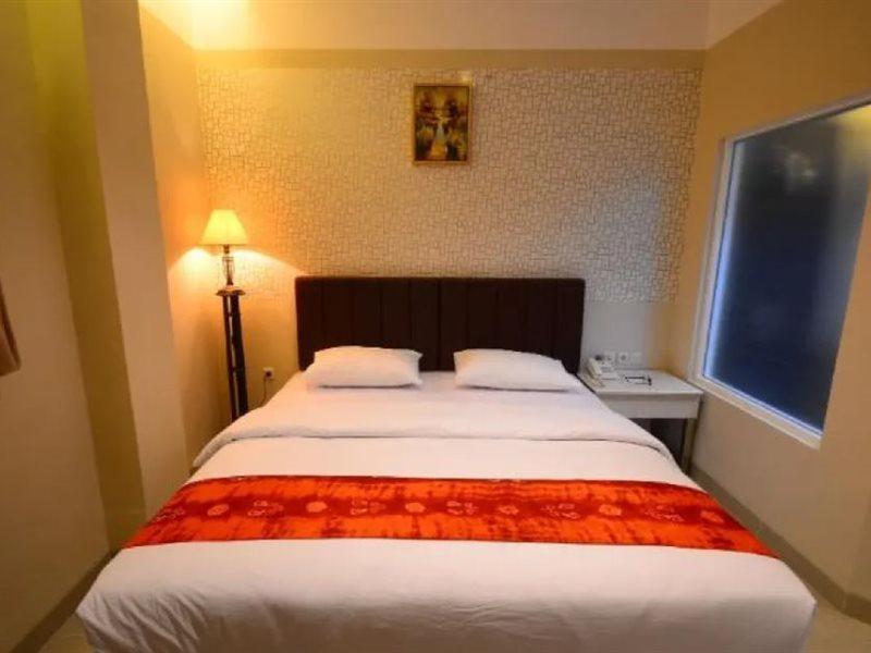 Queen City Hotel Banjarmasin Banjarmasin  Εξωτερικό φωτογραφία