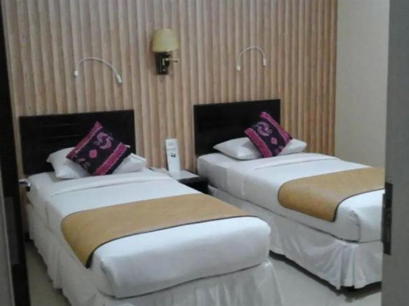 Queen City Hotel Banjarmasin Banjarmasin  Εξωτερικό φωτογραφία