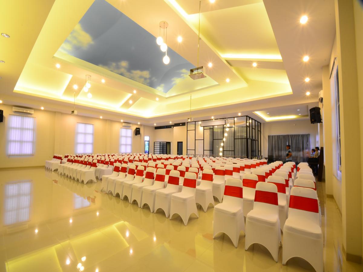 Queen City Hotel Banjarmasin Banjarmasin  Εξωτερικό φωτογραφία