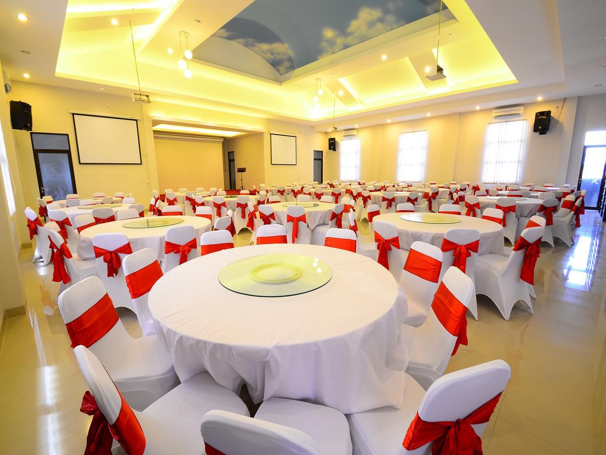 Queen City Hotel Banjarmasin Banjarmasin  Εξωτερικό φωτογραφία