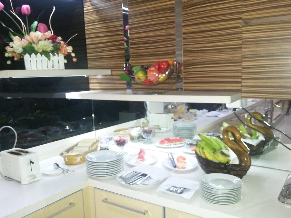 Queen City Hotel Banjarmasin Banjarmasin  Εξωτερικό φωτογραφία