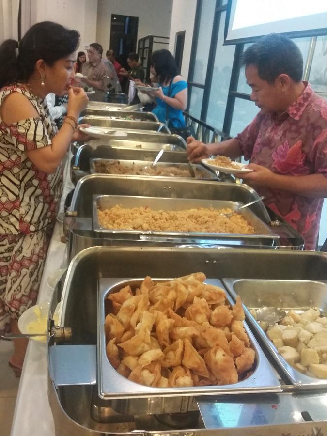 Queen City Hotel Banjarmasin Banjarmasin  Εξωτερικό φωτογραφία
