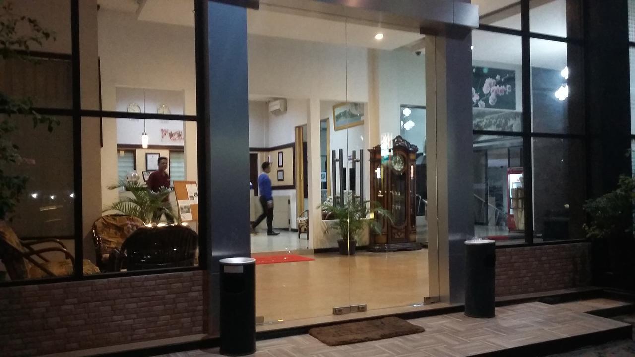 Queen City Hotel Banjarmasin Banjarmasin  Εξωτερικό φωτογραφία