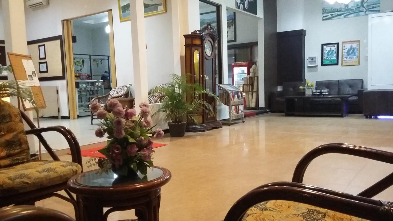 Queen City Hotel Banjarmasin Banjarmasin  Εξωτερικό φωτογραφία