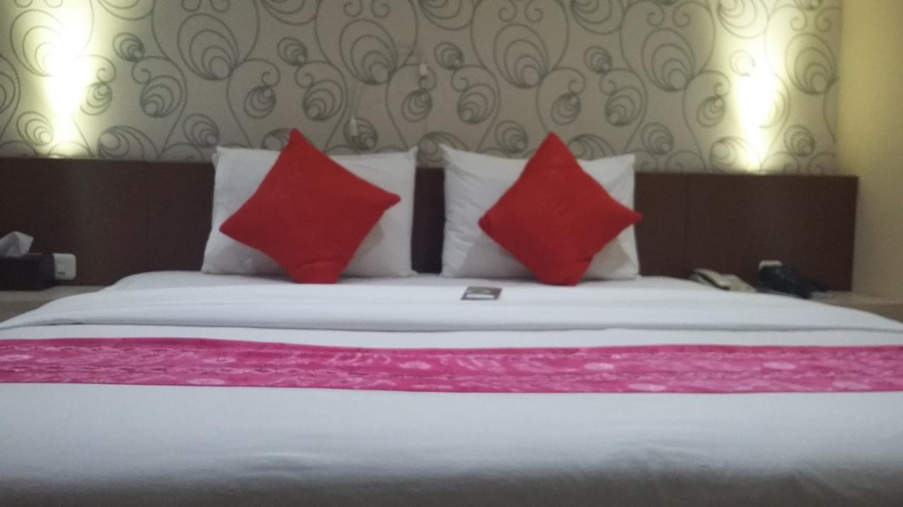 Queen City Hotel Banjarmasin Banjarmasin  Εξωτερικό φωτογραφία